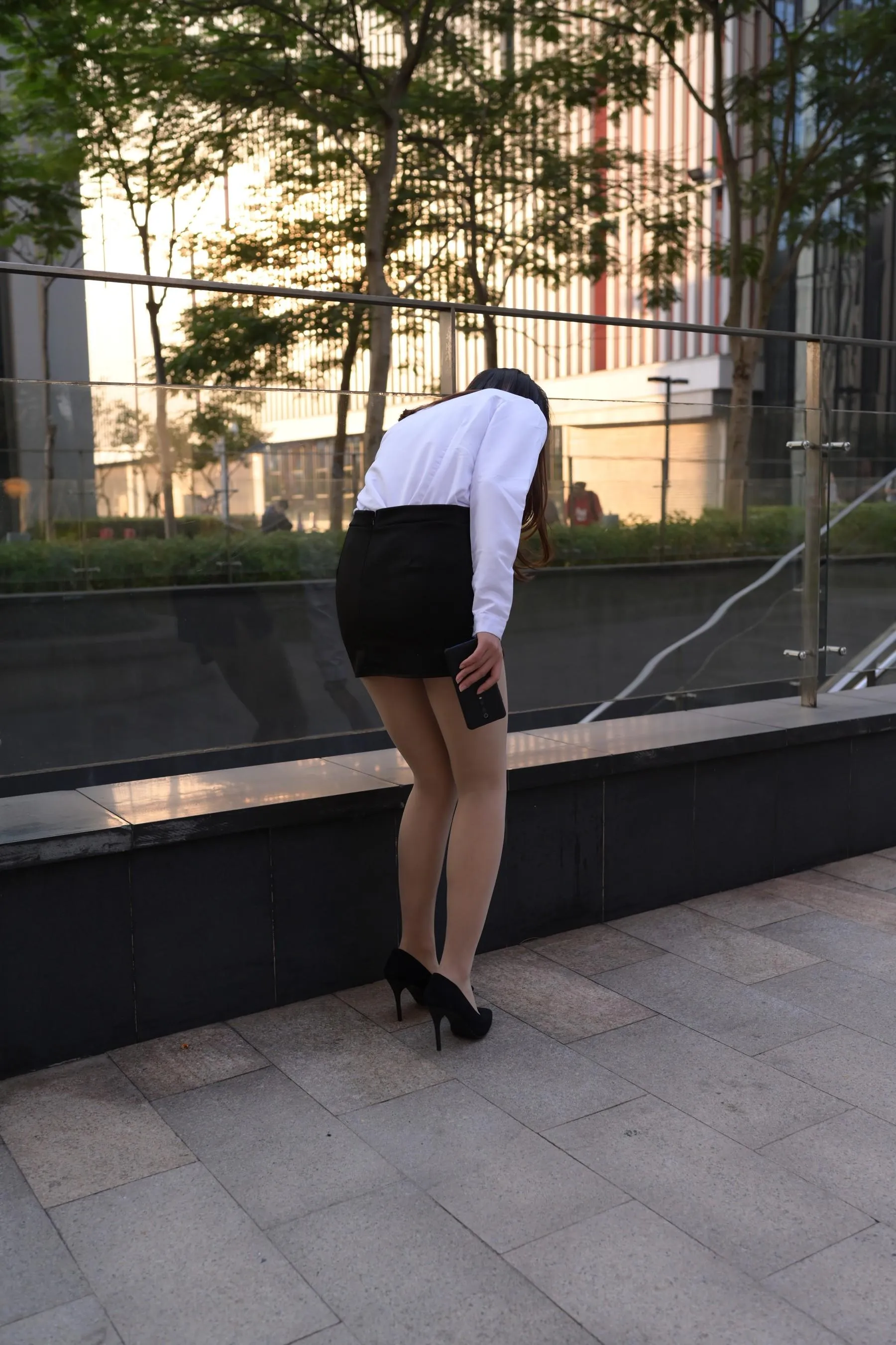 [魔镜街拍] NO.082 SM_0006街拍肉丝高跟制服ol小姐姐 [203P]插图2